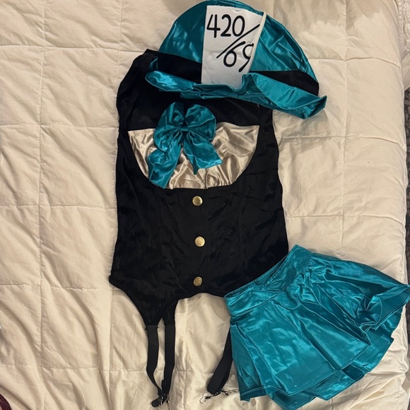 Tea Party Hostess Costume - Picture 2 of 7